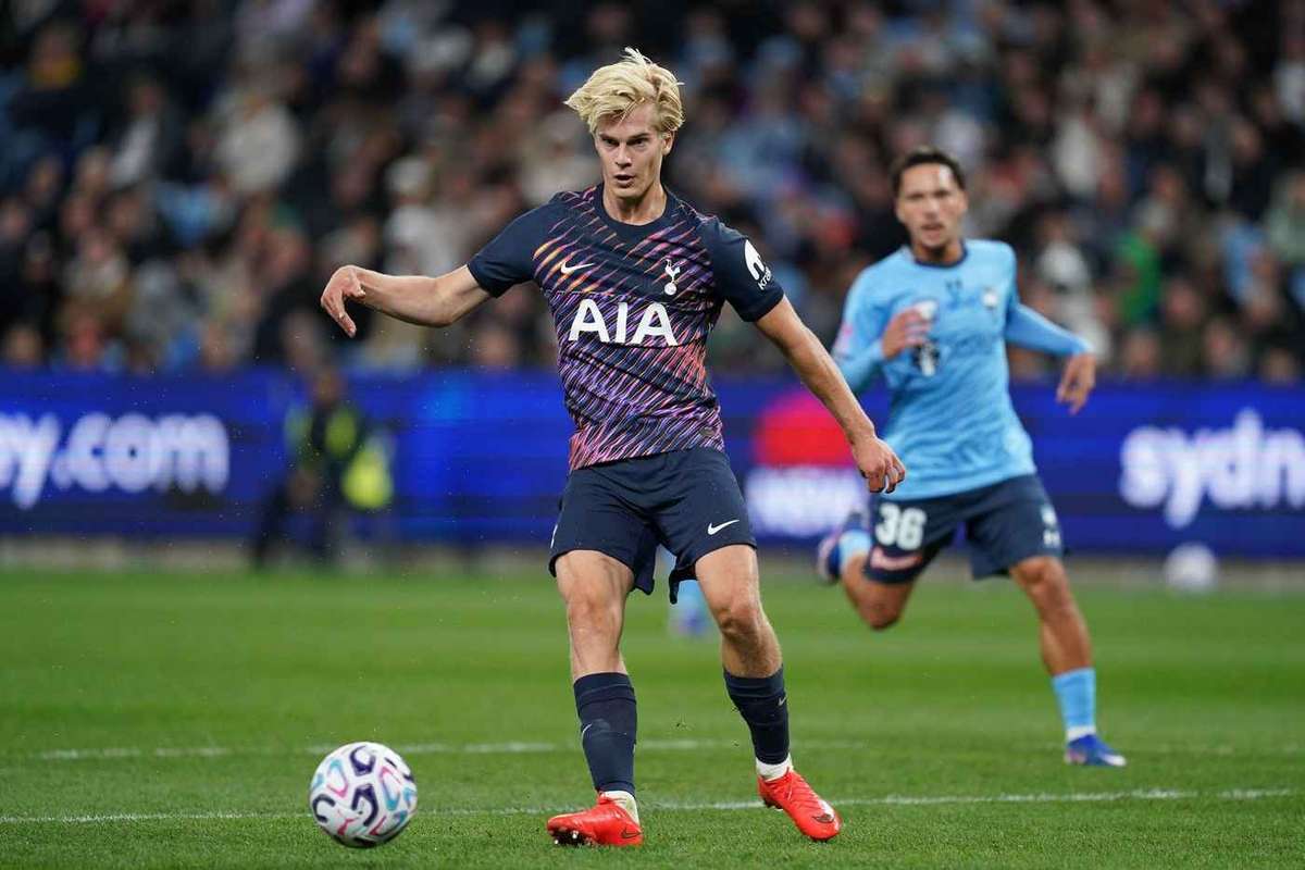 德泽尔比:希望贝格瓦尔留队但无法保证主力,热刺点球胜悉尼FC