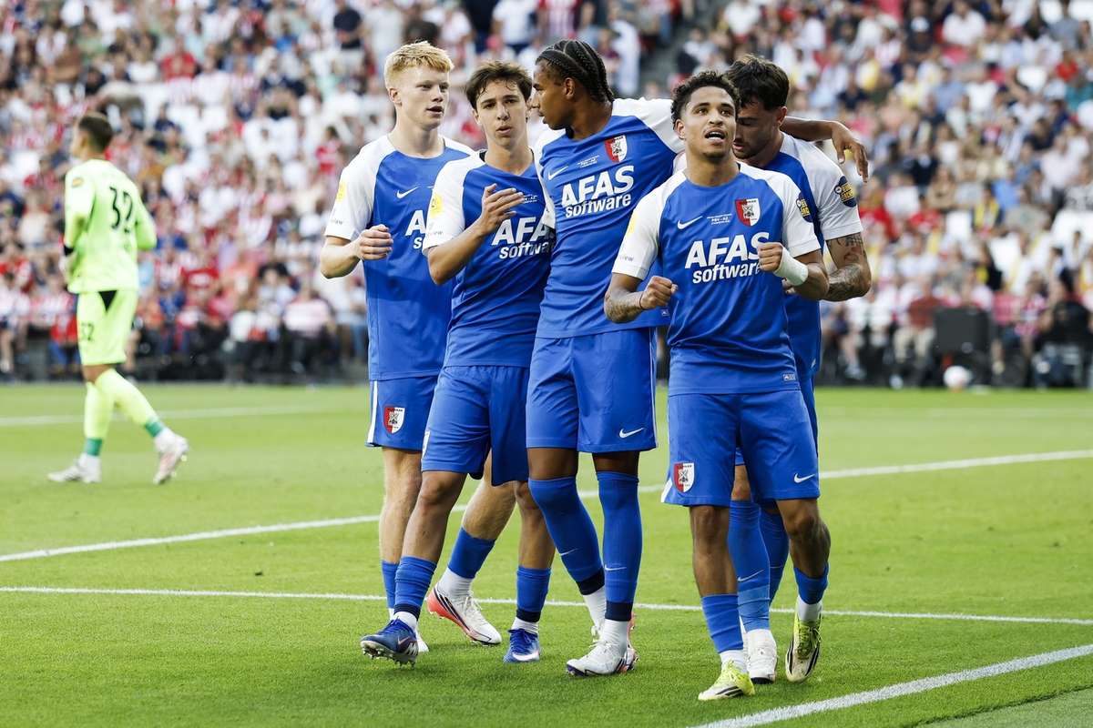 荷兰超级杯:AZ4-0大胜埃因霍温,队史第二次夺冠