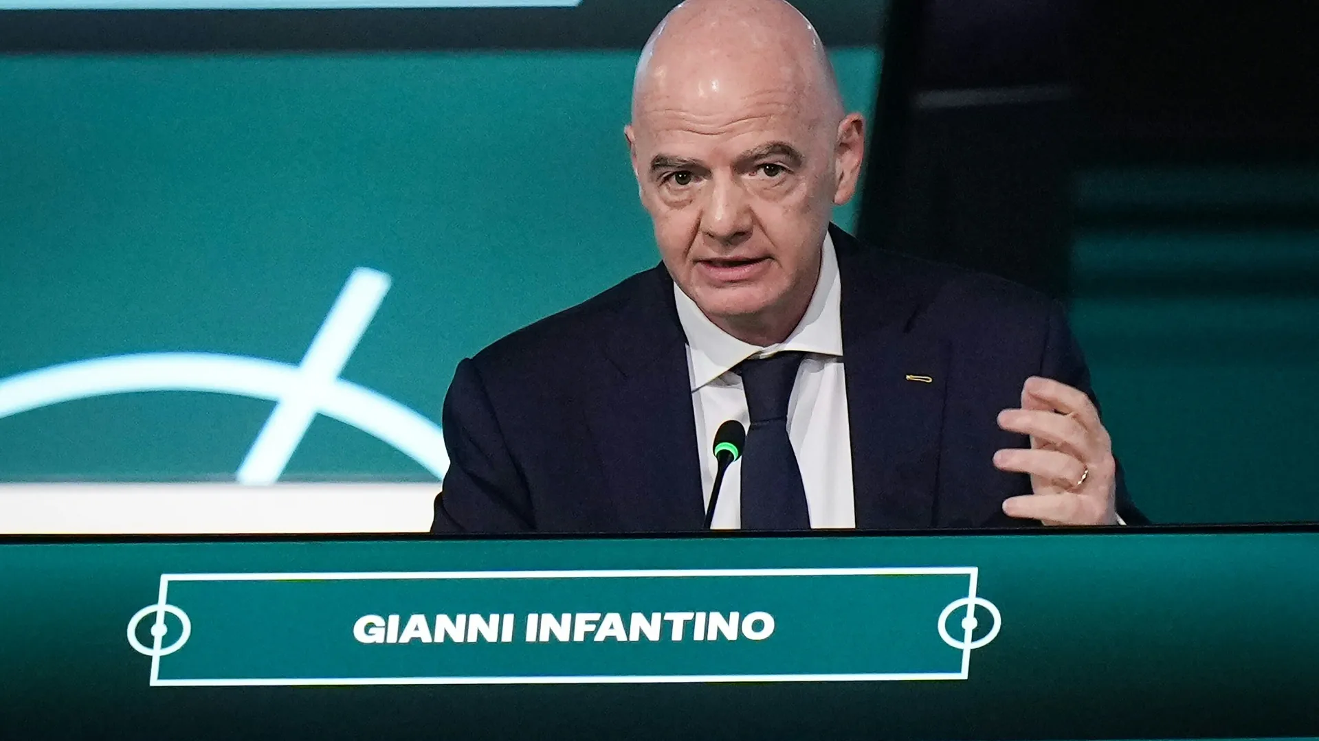 FIFA内部骚动：员工意外要求因凡蒂诺下课，世界杯后危机加剧