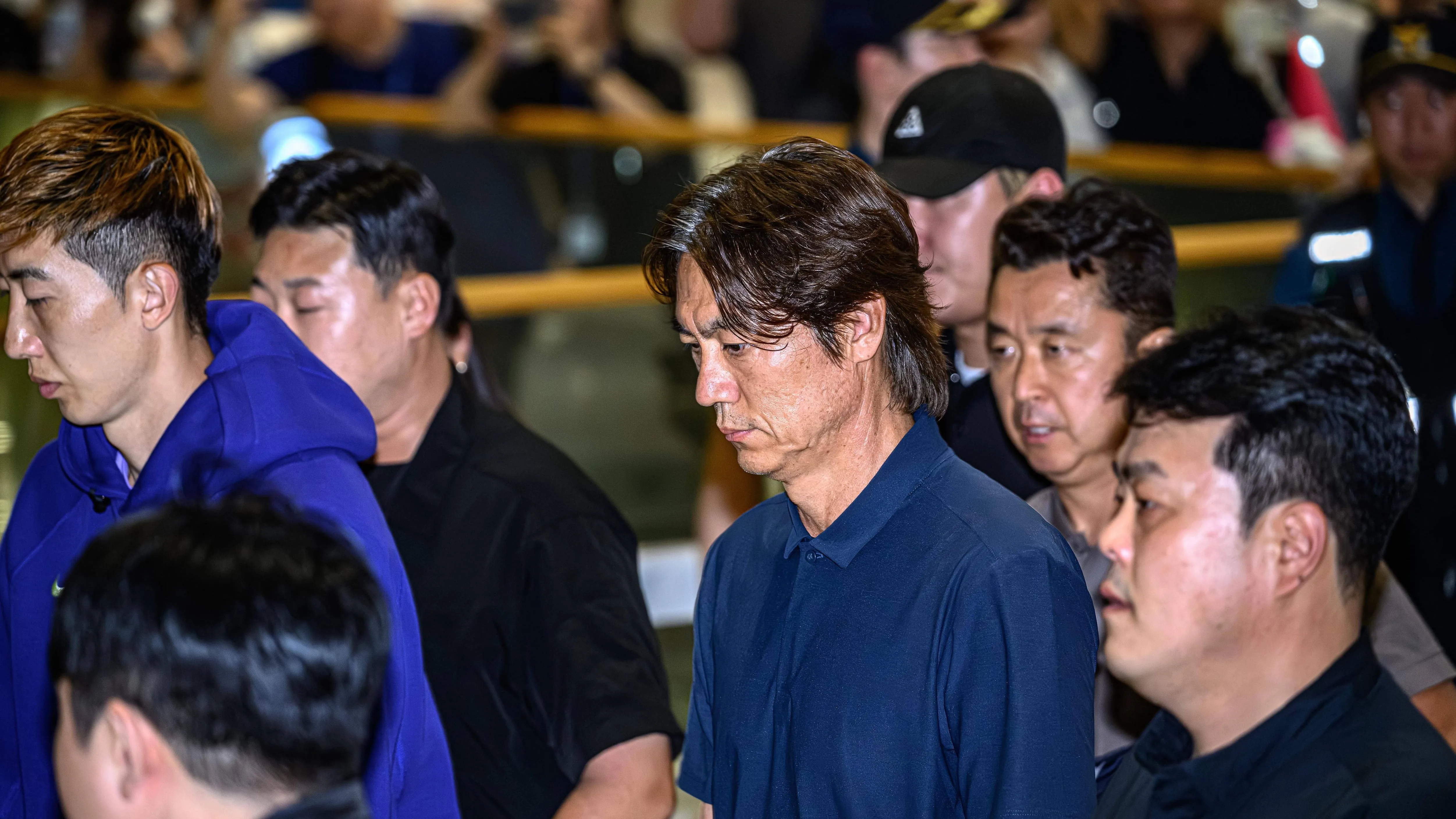 “教练的面包店”丑闻：警方突击搜查韩国足协大楼，洪明甫任命风波再起