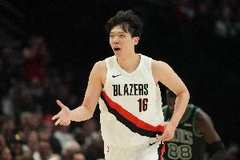 跟海王碰两下子！杨瀚森首节登场 贡献3分2板！