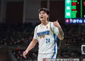 幸无大碍！赵睿次节险些受伤 全场4中1仅得2分1篮板&正负值-9