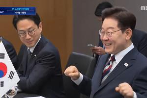 世界杯最火庆祝?韩国总统李在明与挪威首相会晤,模仿划船庆祝