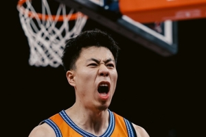 媒体人:上海男篮预计为张镇麟提供四年顶薪续约合同