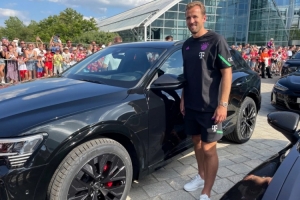 太阳报对比哈兰德及凯恩豪车：凯恩坐拥宾利，哈兰德有库里南
